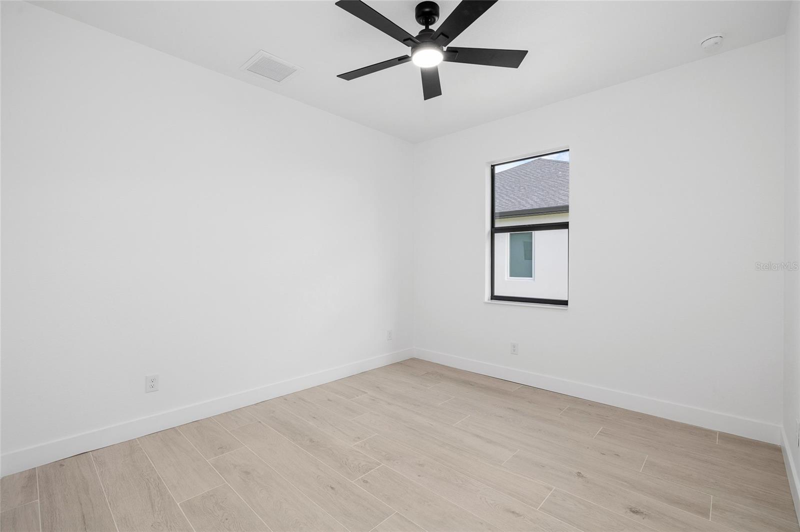 Listing Image #33