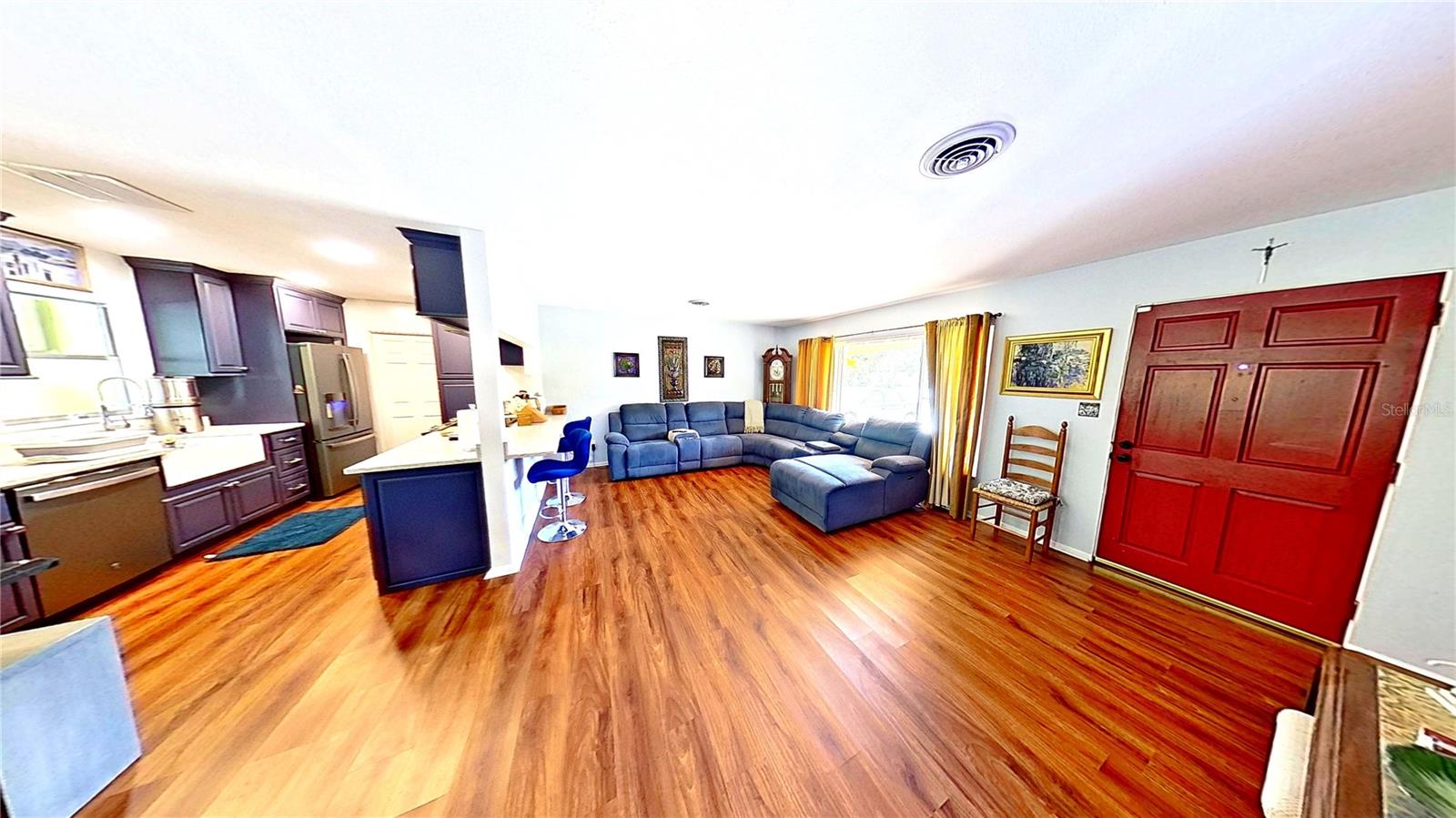 Listing Image #3