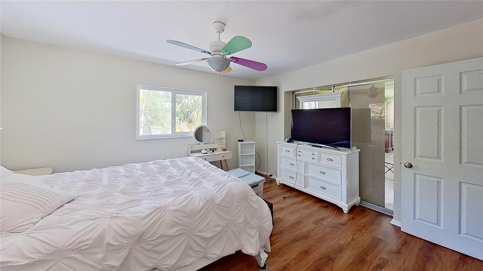 Listing Image #9