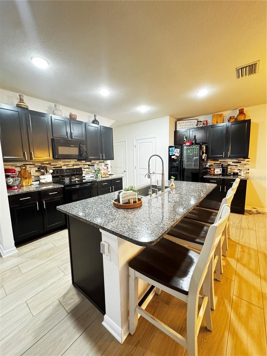 Listing Image #4