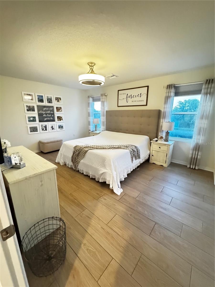 Listing Image #11