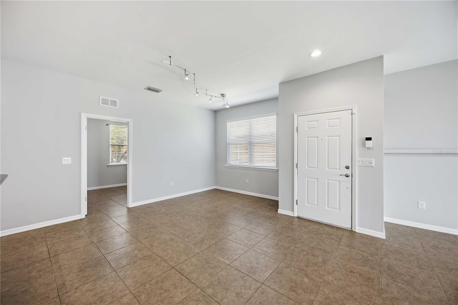 Listing Image #13