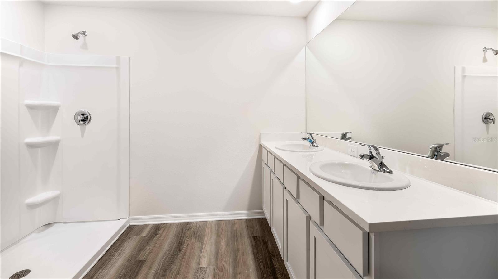 Listing Image #11