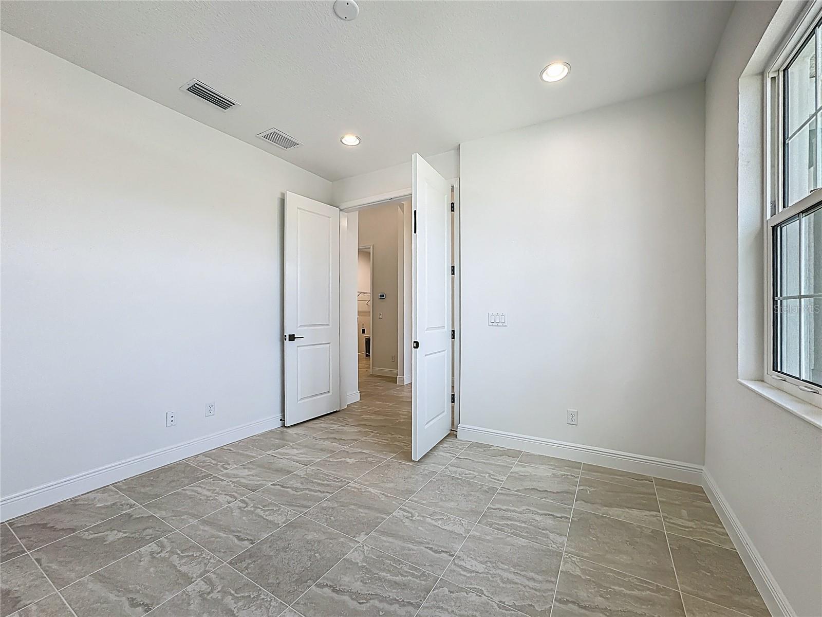 Listing Image #25