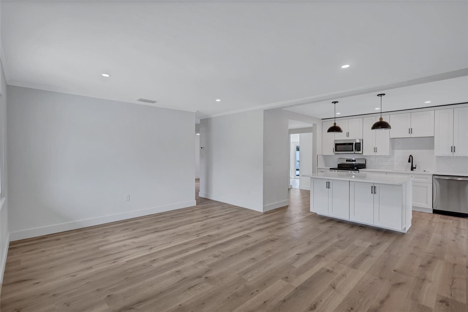 Listing Image #7