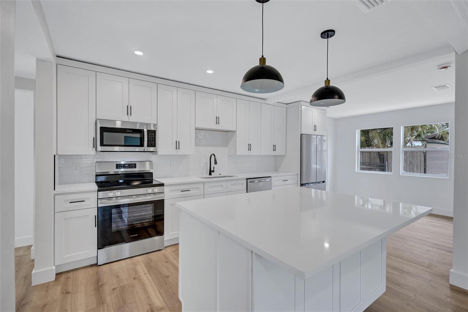 Listing Image #10