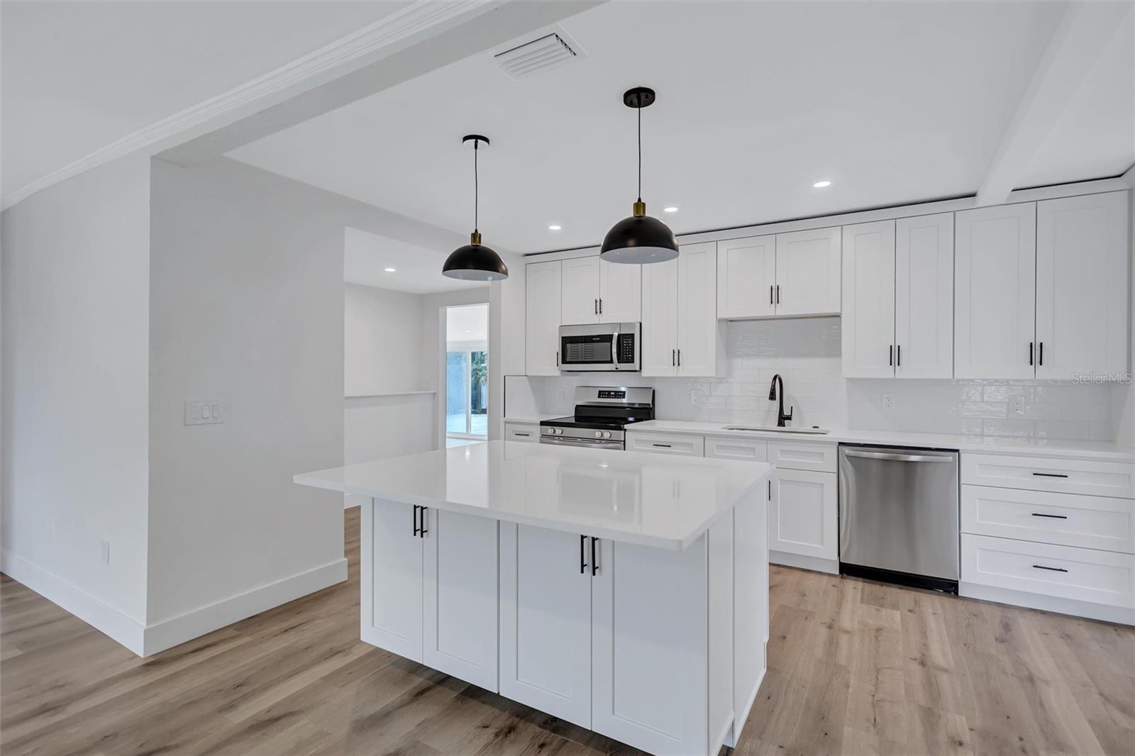 Listing Image #11