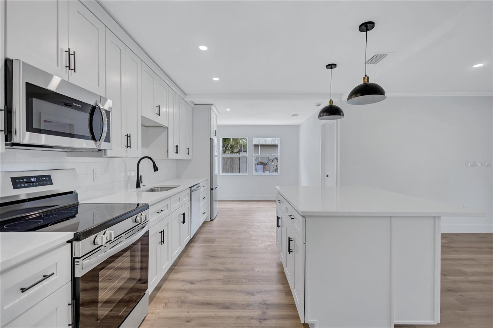 Listing Image #12