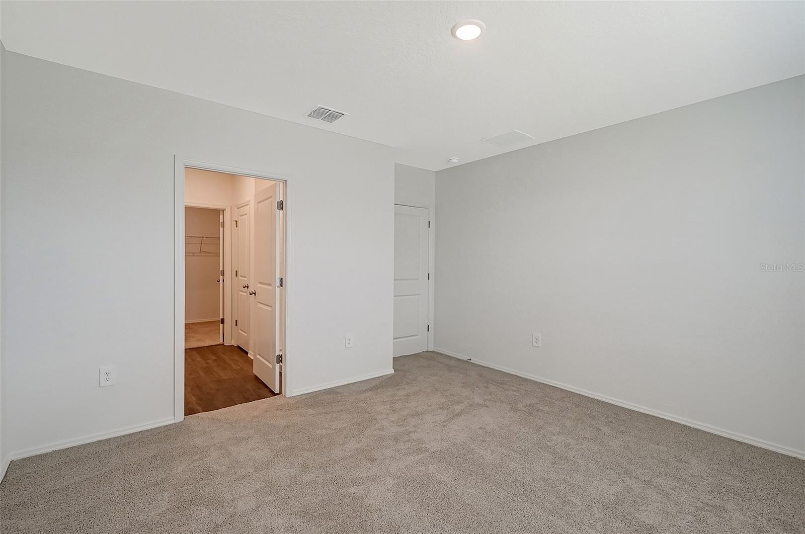 Listing Image #8