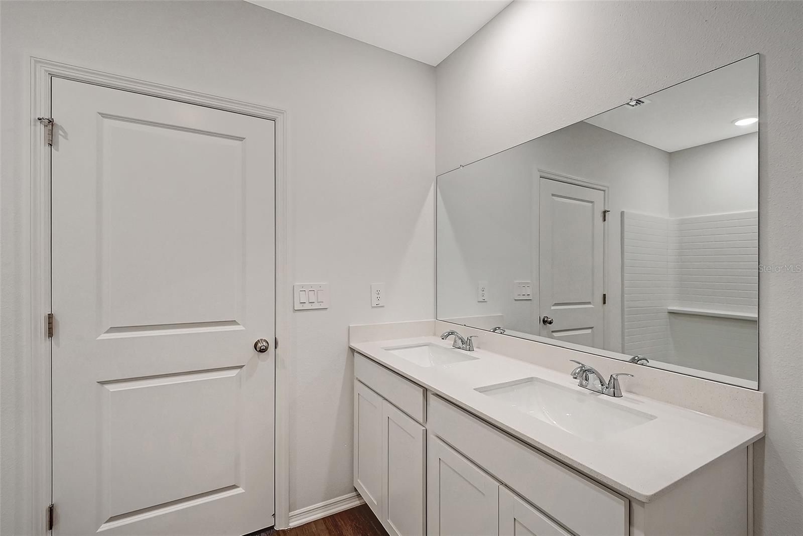 Listing Image #9