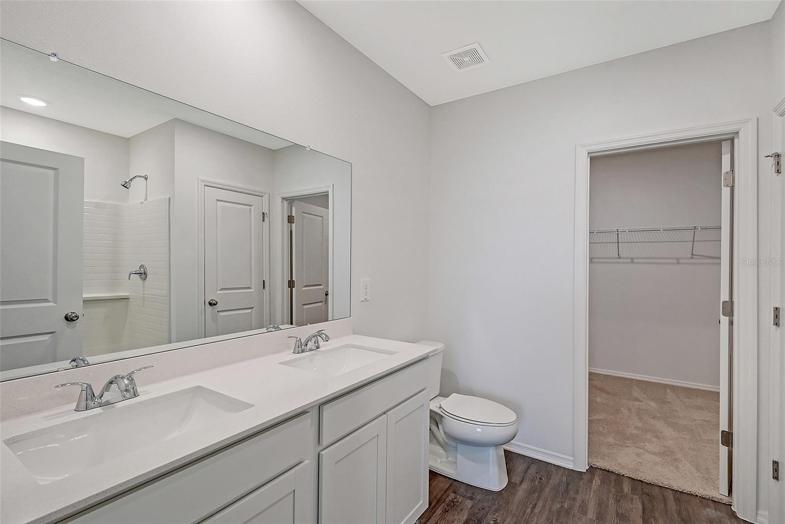 Listing Image #10