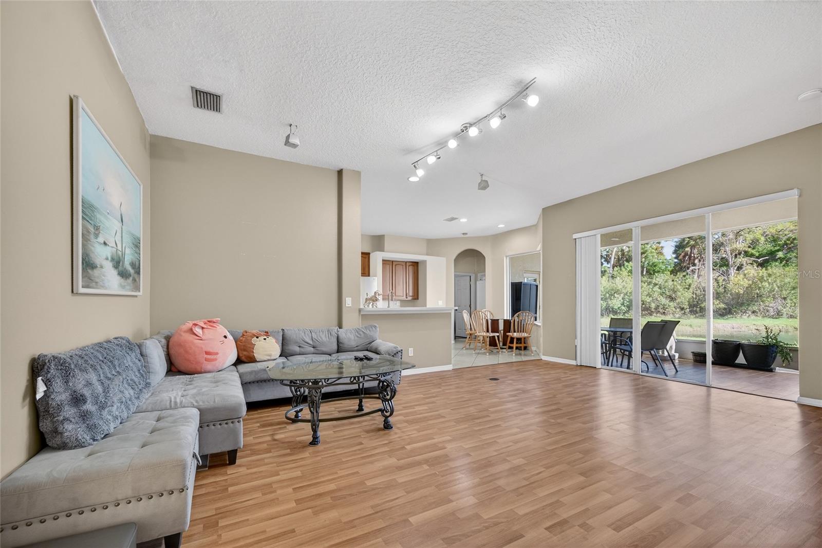 Listing Image #12
