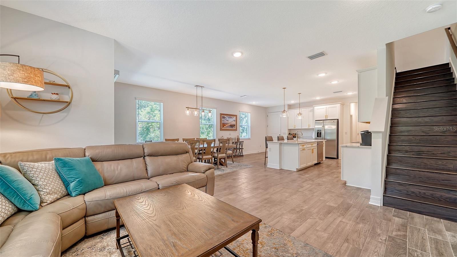 Listing Image #10