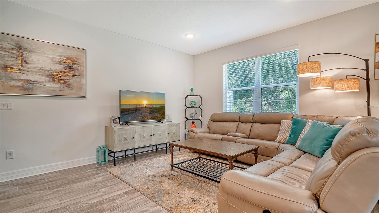 Listing Image #11
