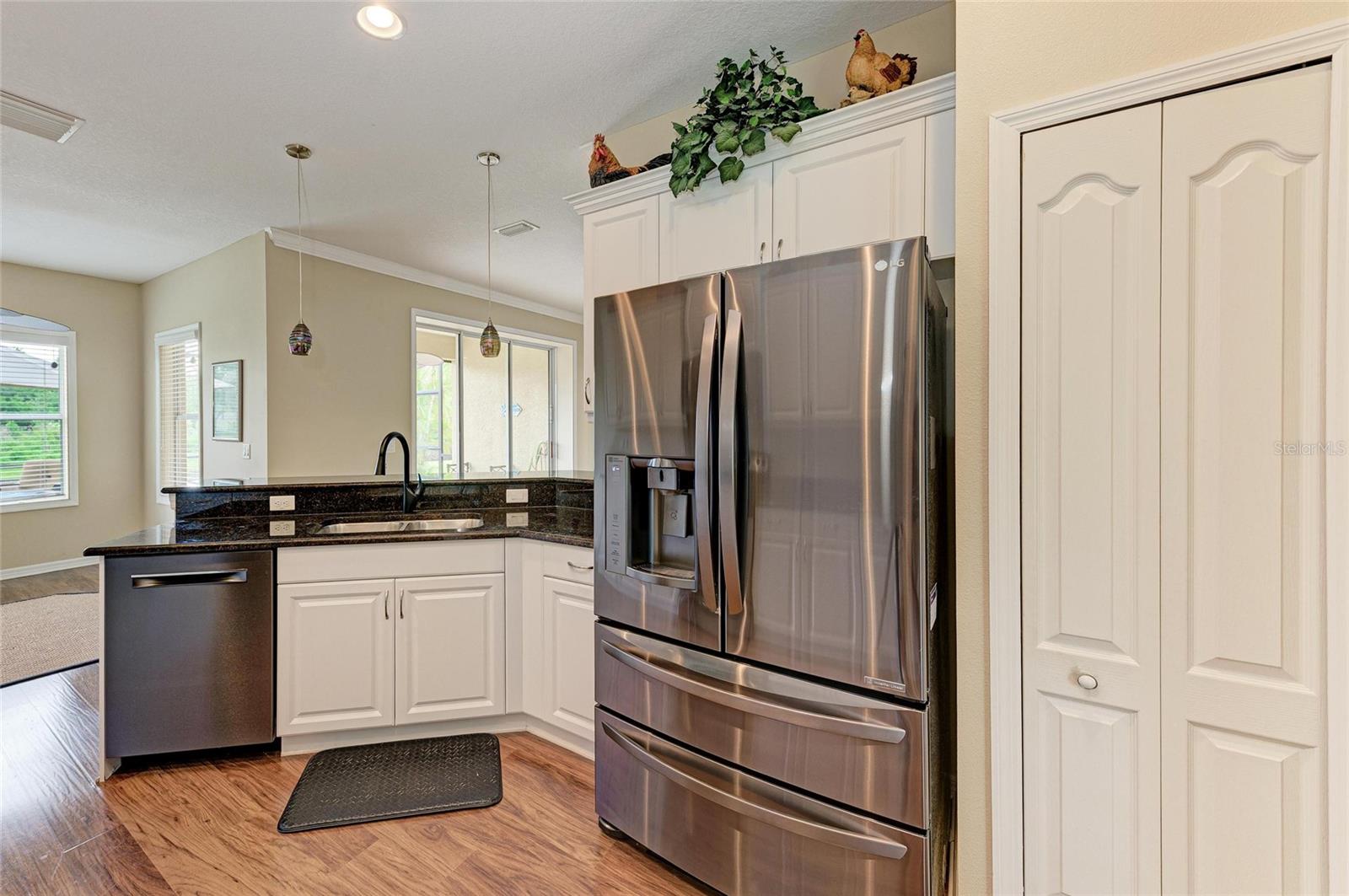 Listing Image #10