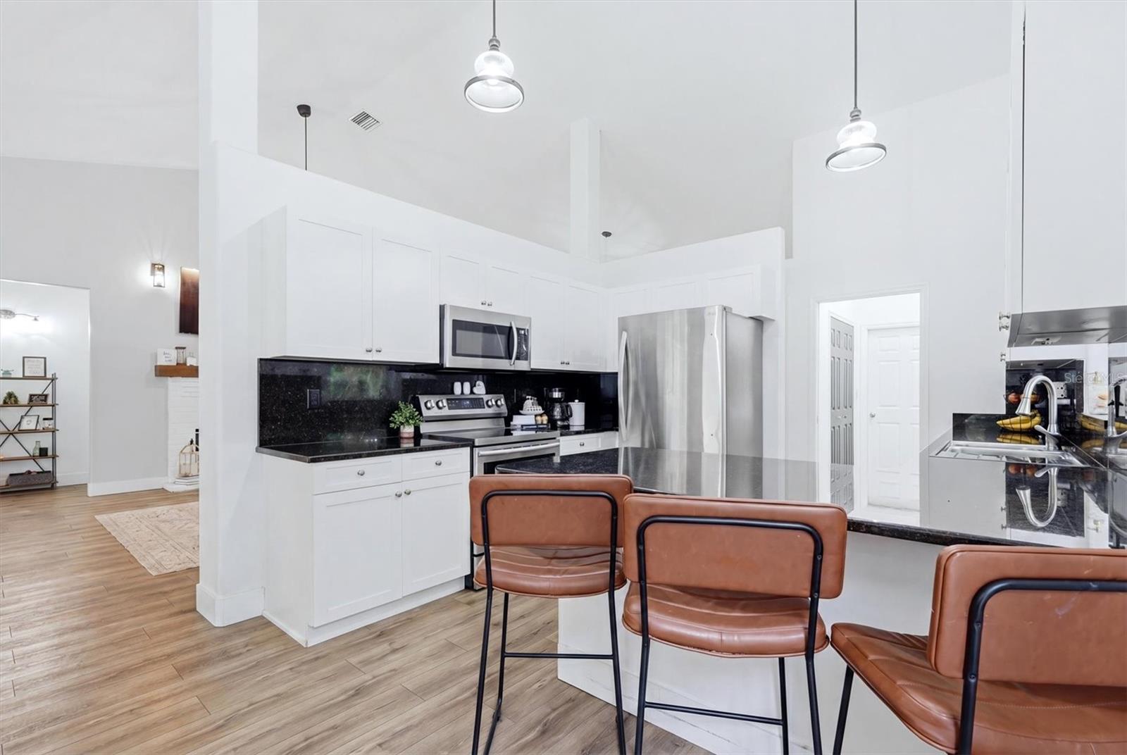 Listing Image #13