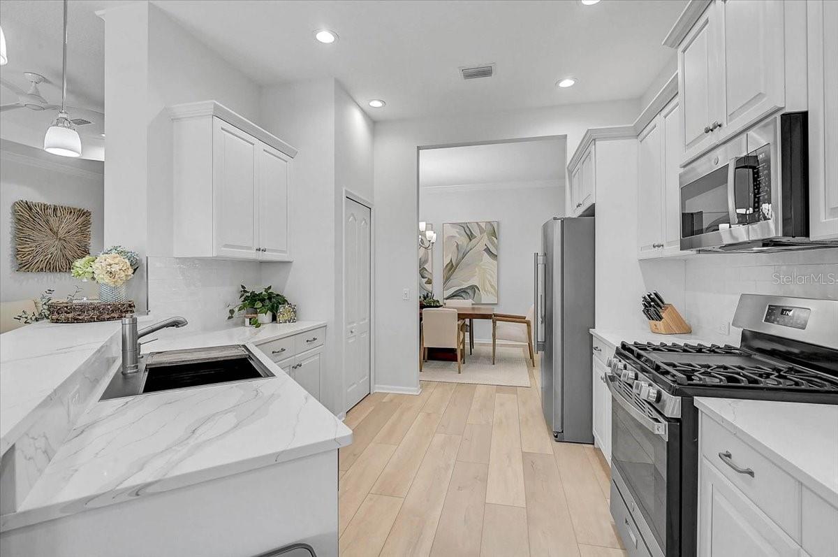 Listing Image #12