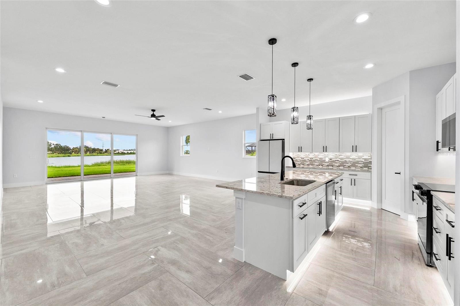 Listing Image #11