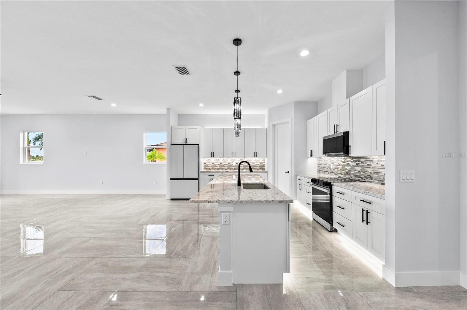 Listing Image #12