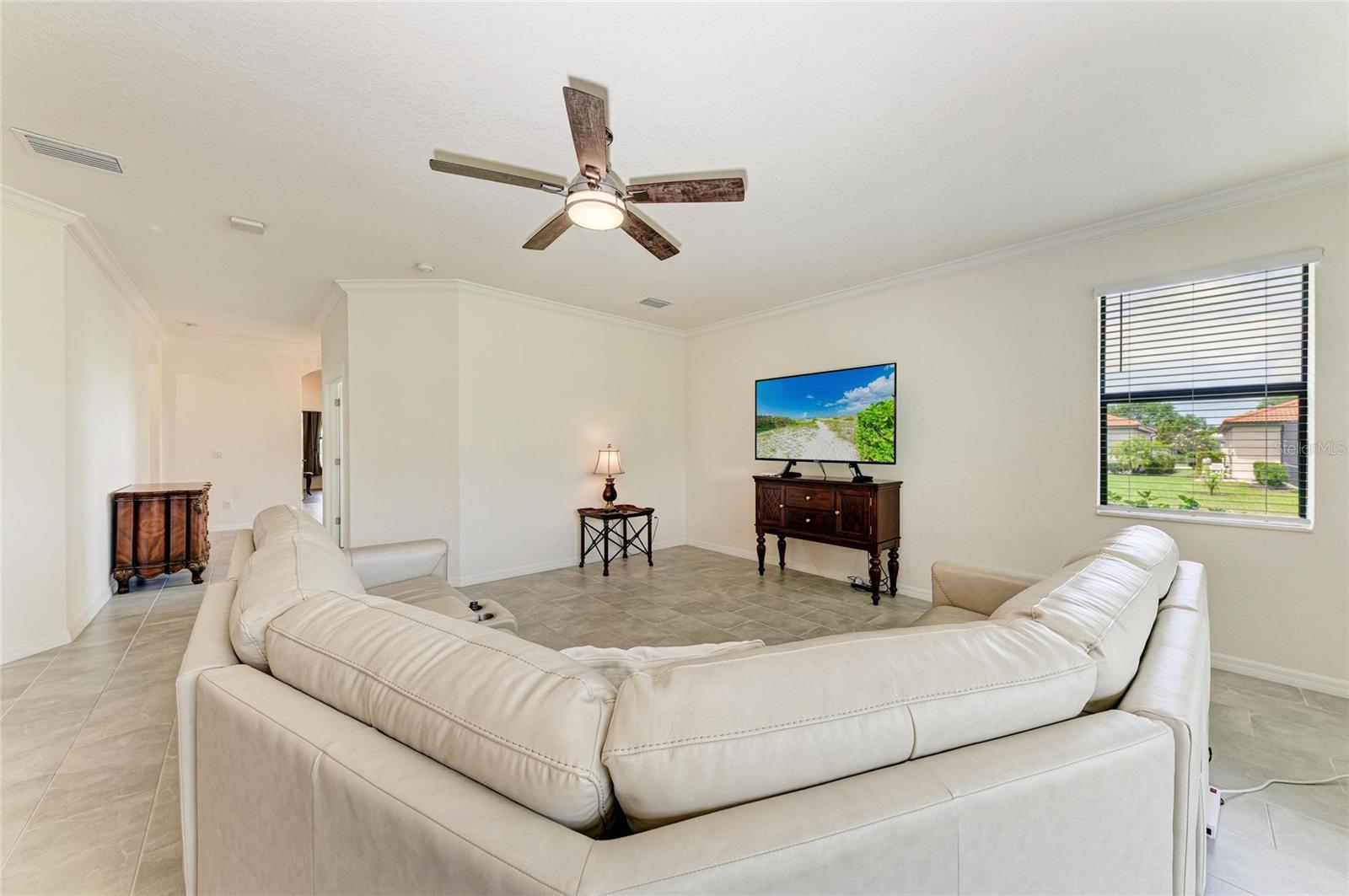 Listing Image #11