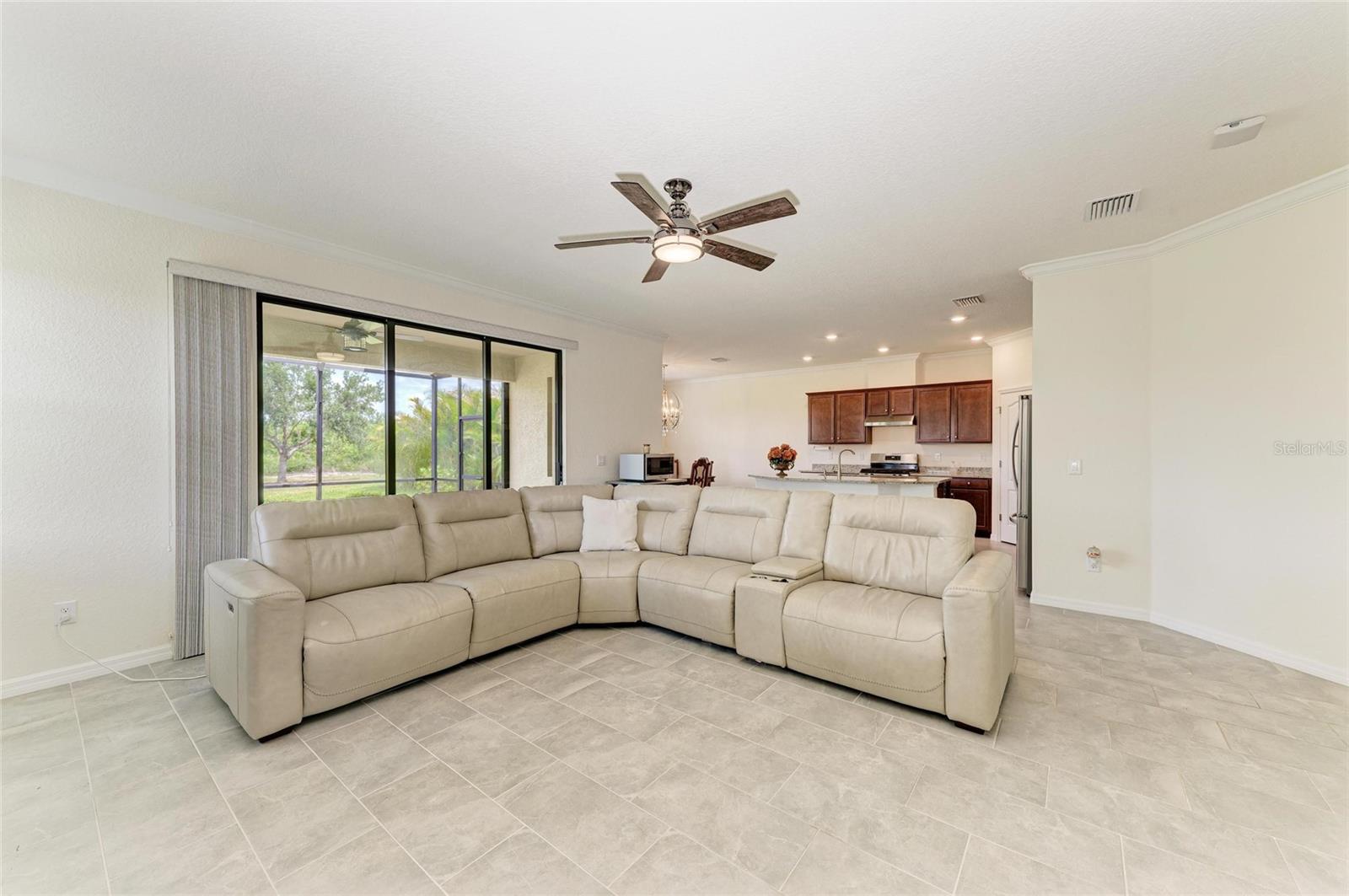 Listing Image #13