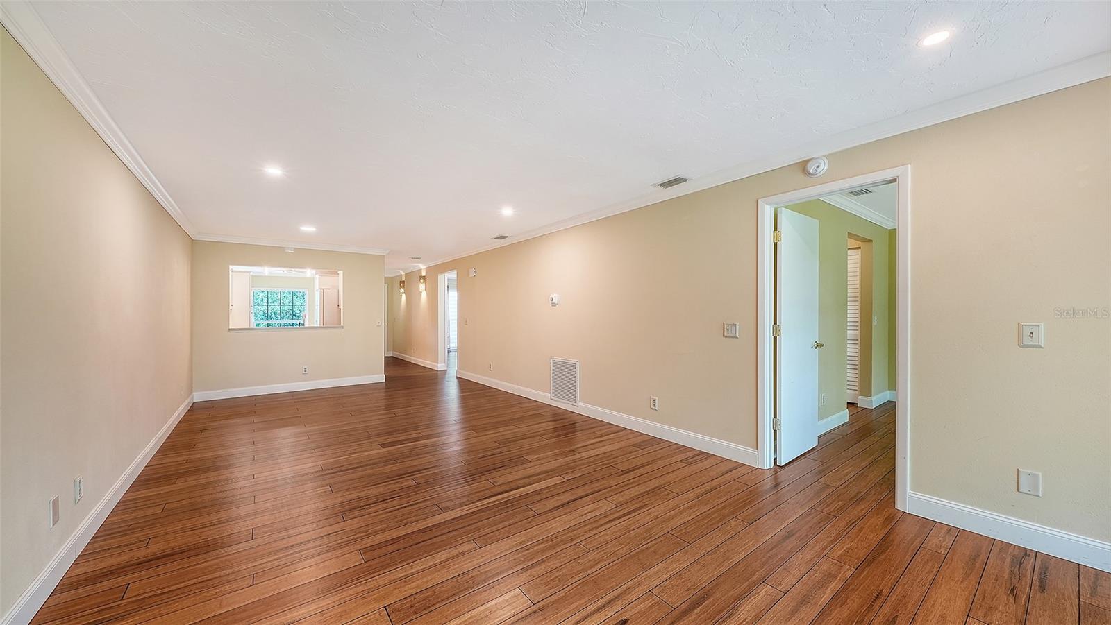 Listing Image #18