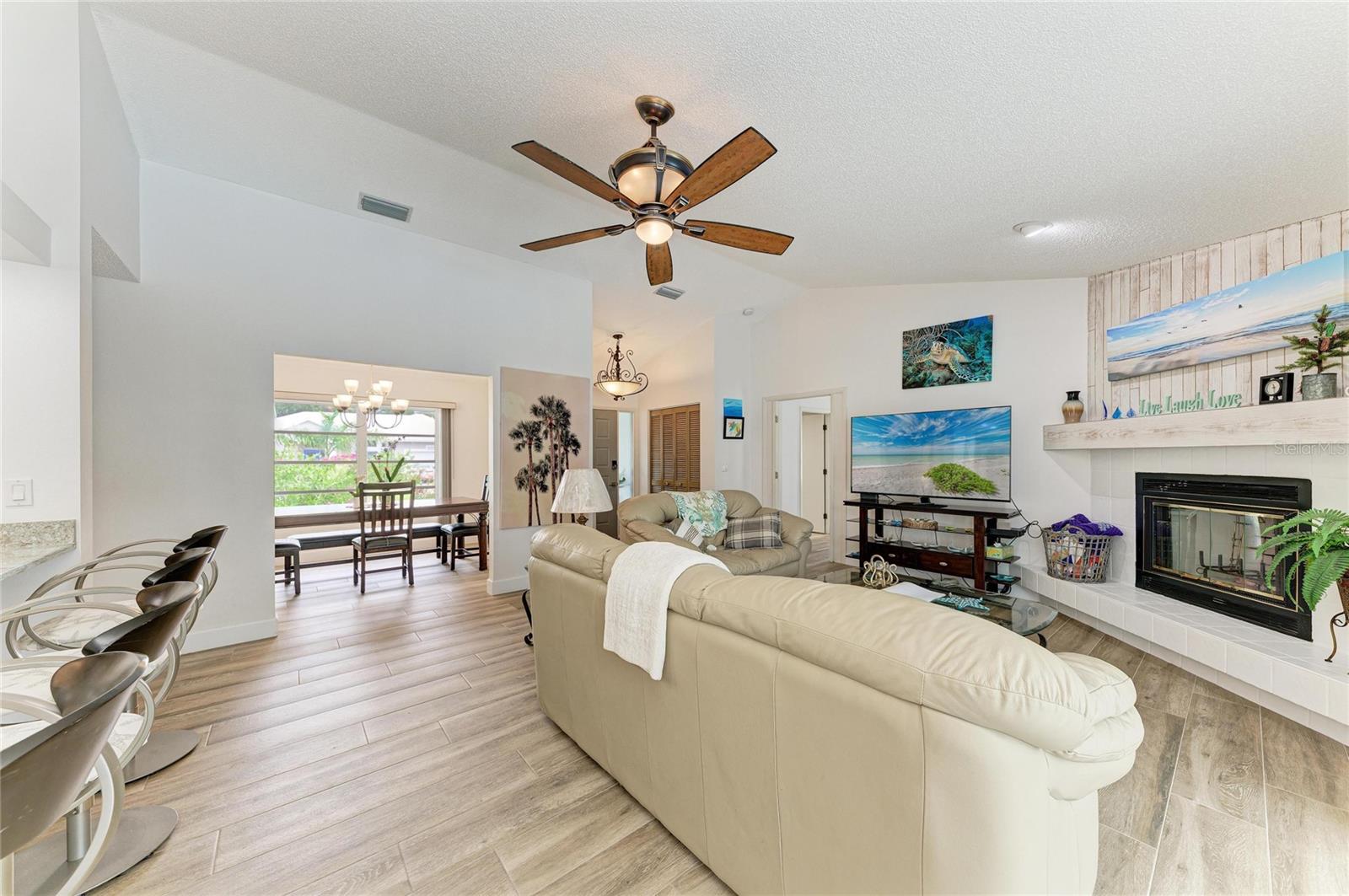 Listing Image #10