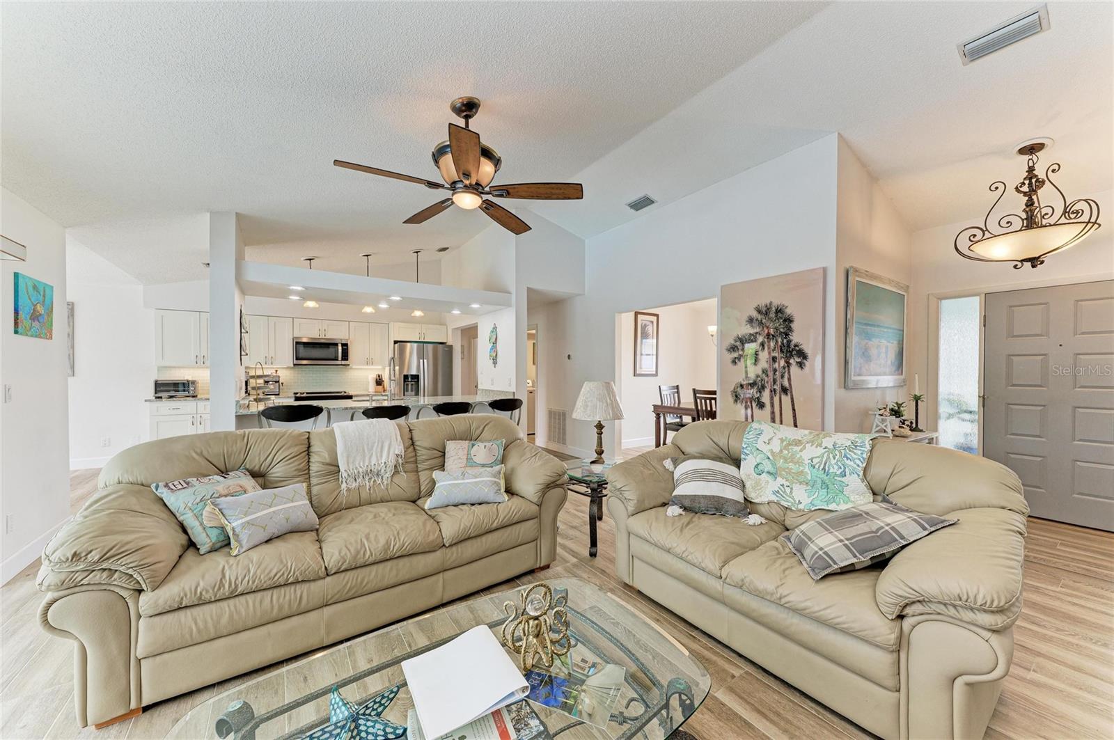 Listing Image #11