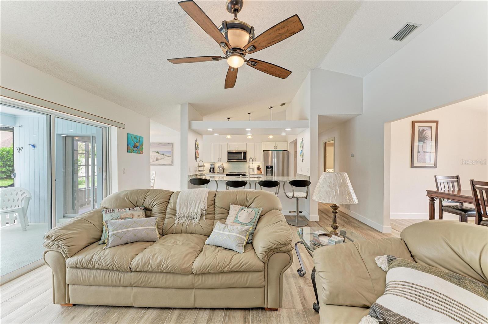 Listing Image #12