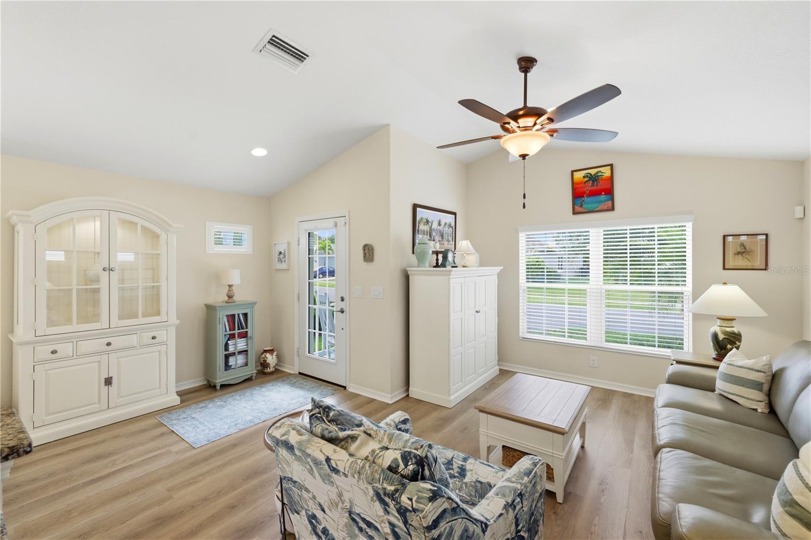 Listing Image #4