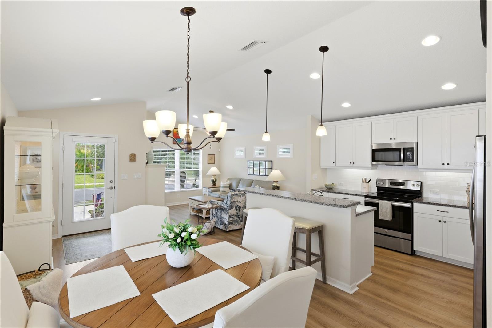 Listing Image #13