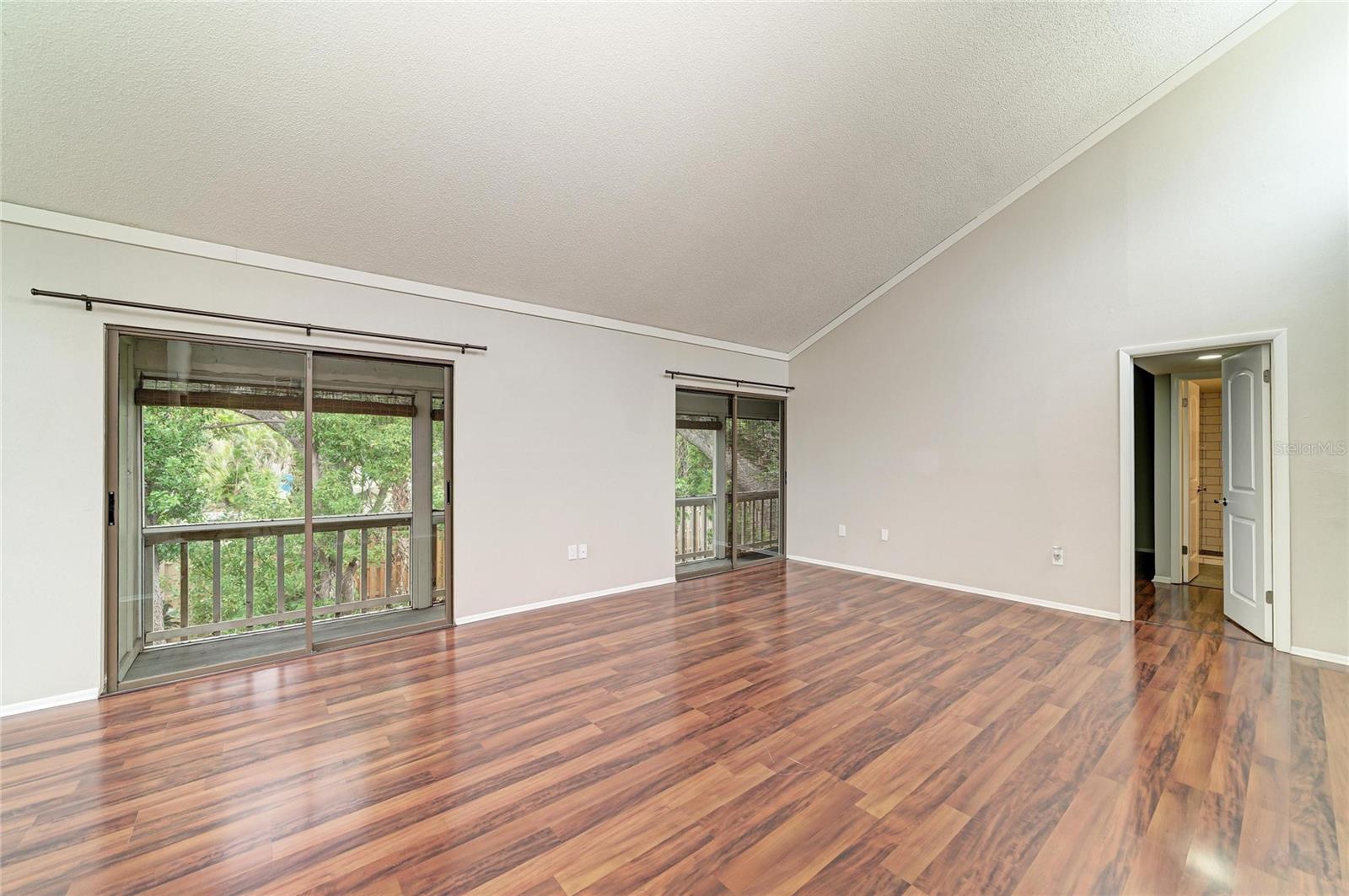 Listing Image #9