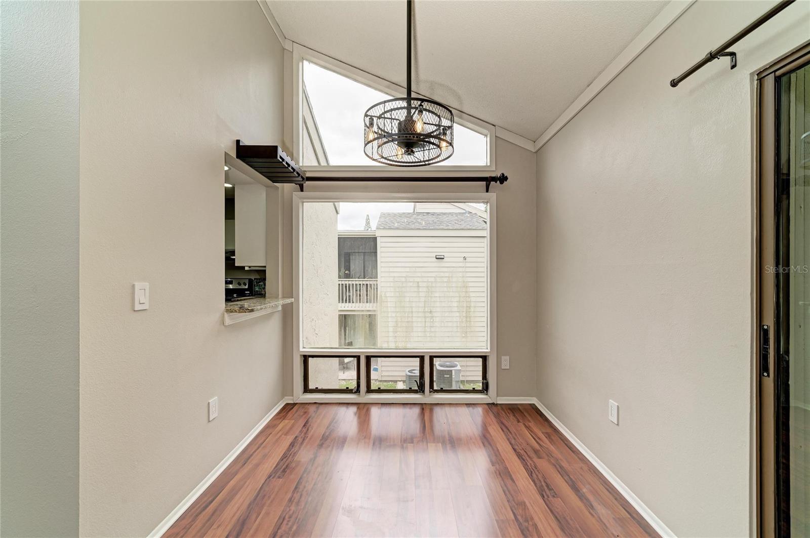 Listing Image #10