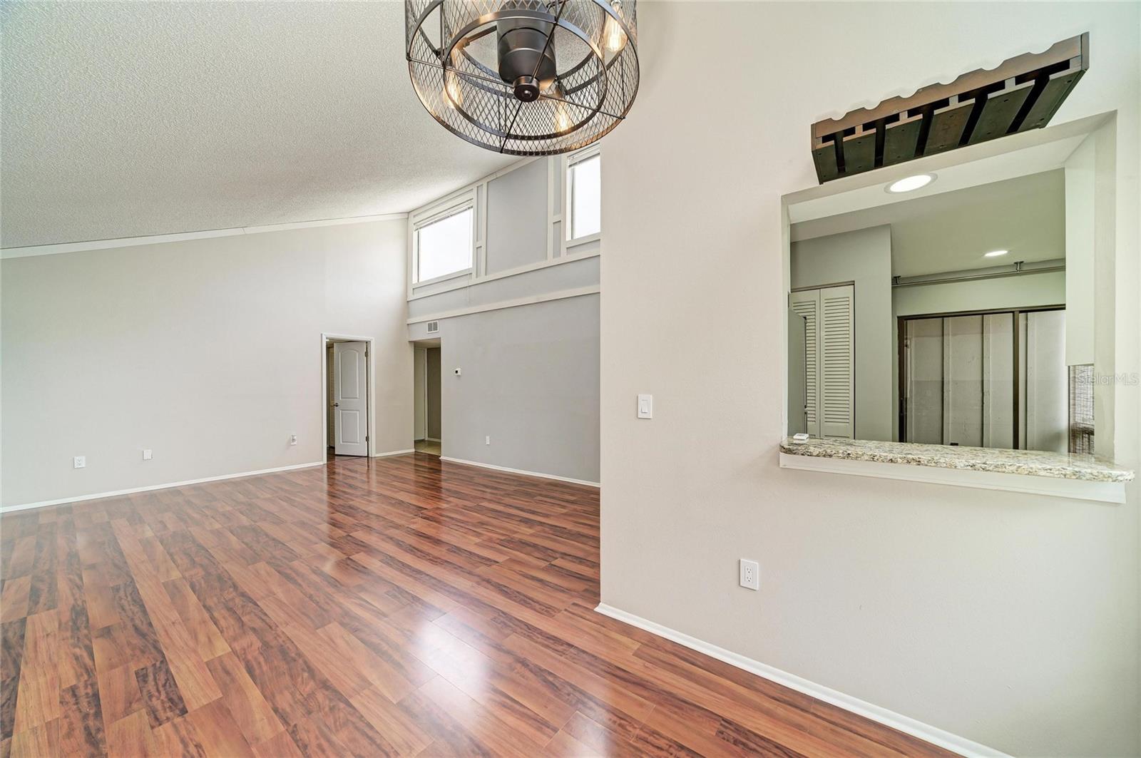 Listing Image #12