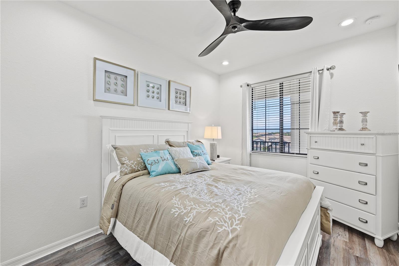 Listing Image #8