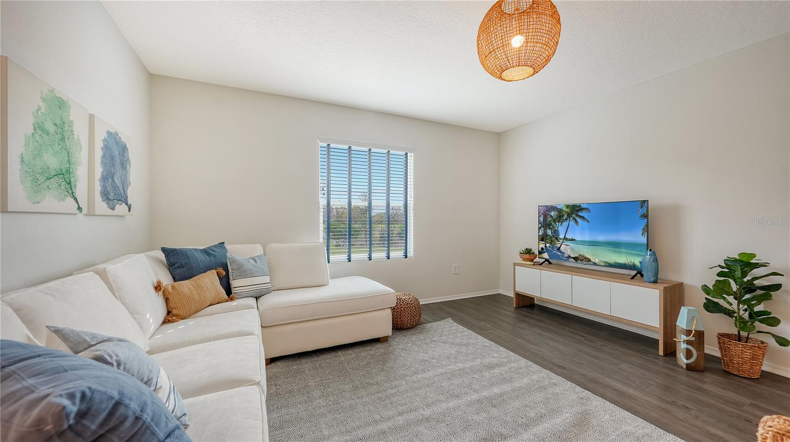 Listing Image #11