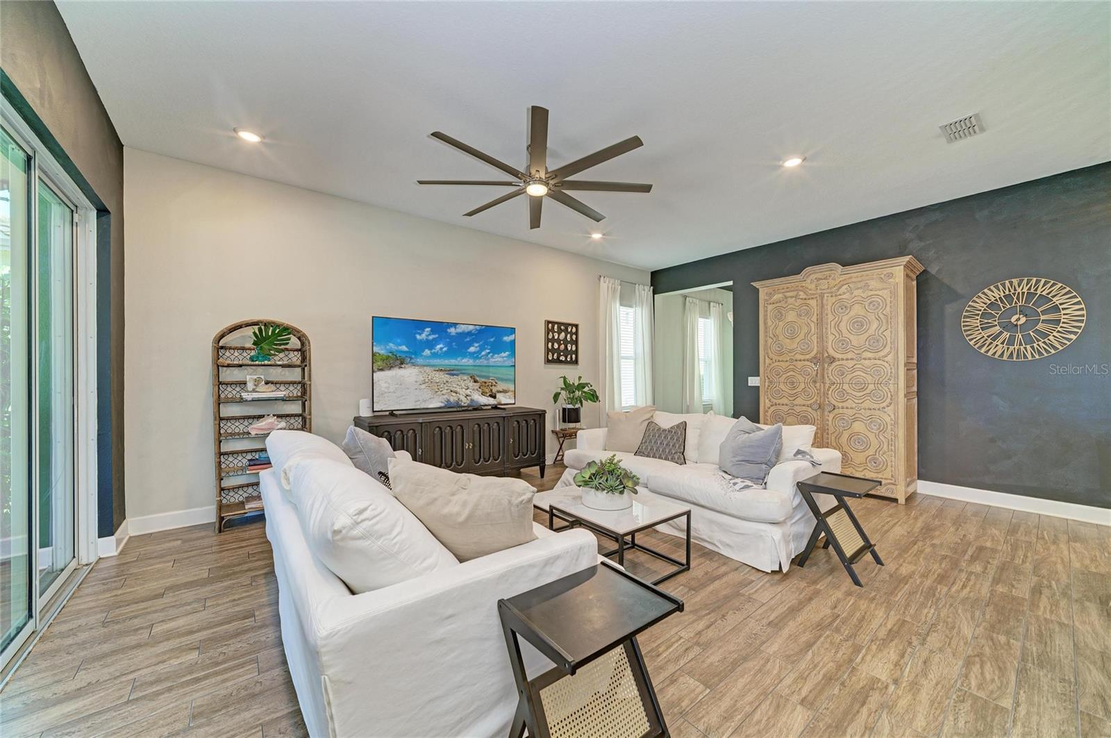Listing Image #10