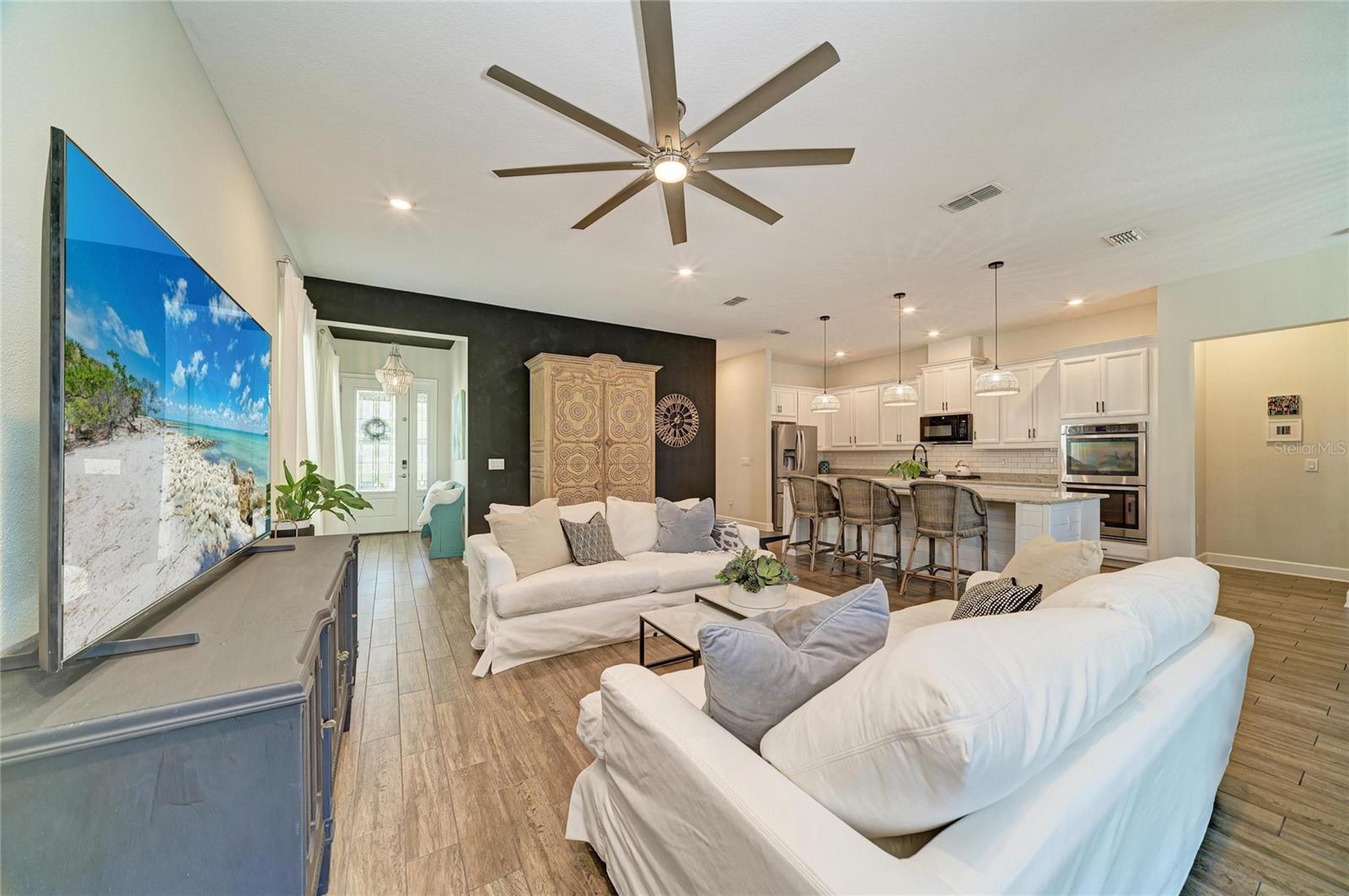 Listing Image #11