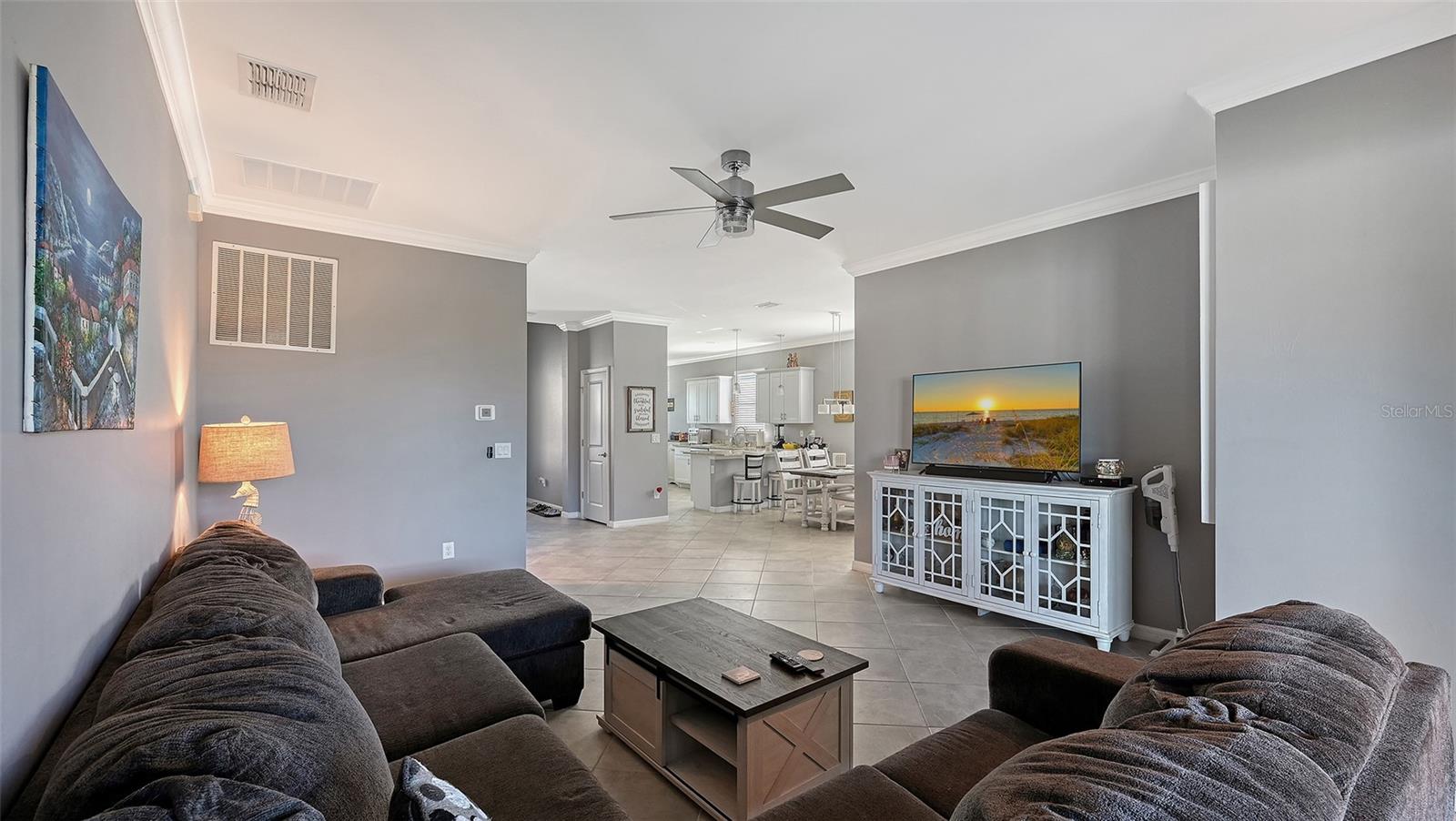 Listing Image #9