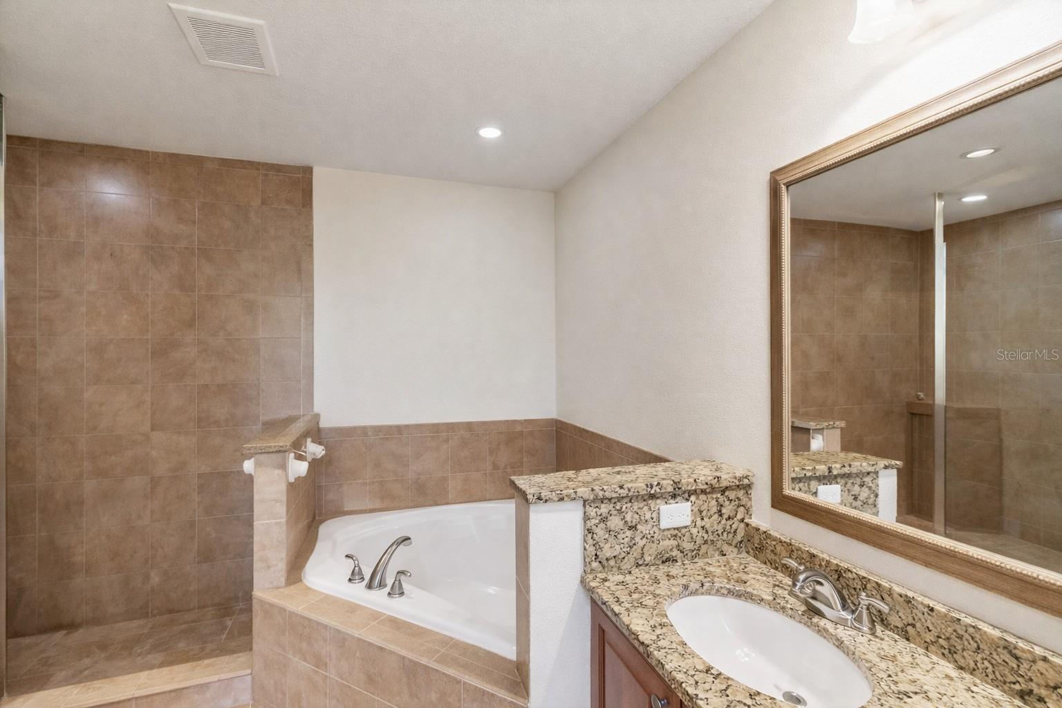 Listing Image #13