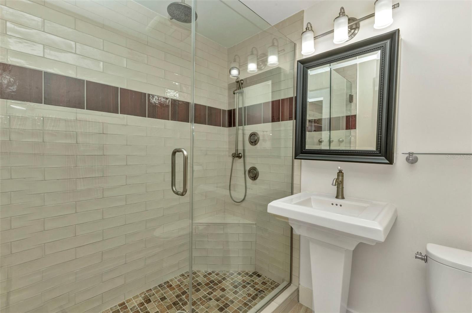 Listing Image #9