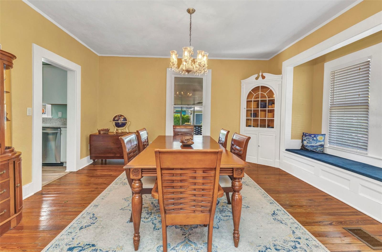 Listing Image #10