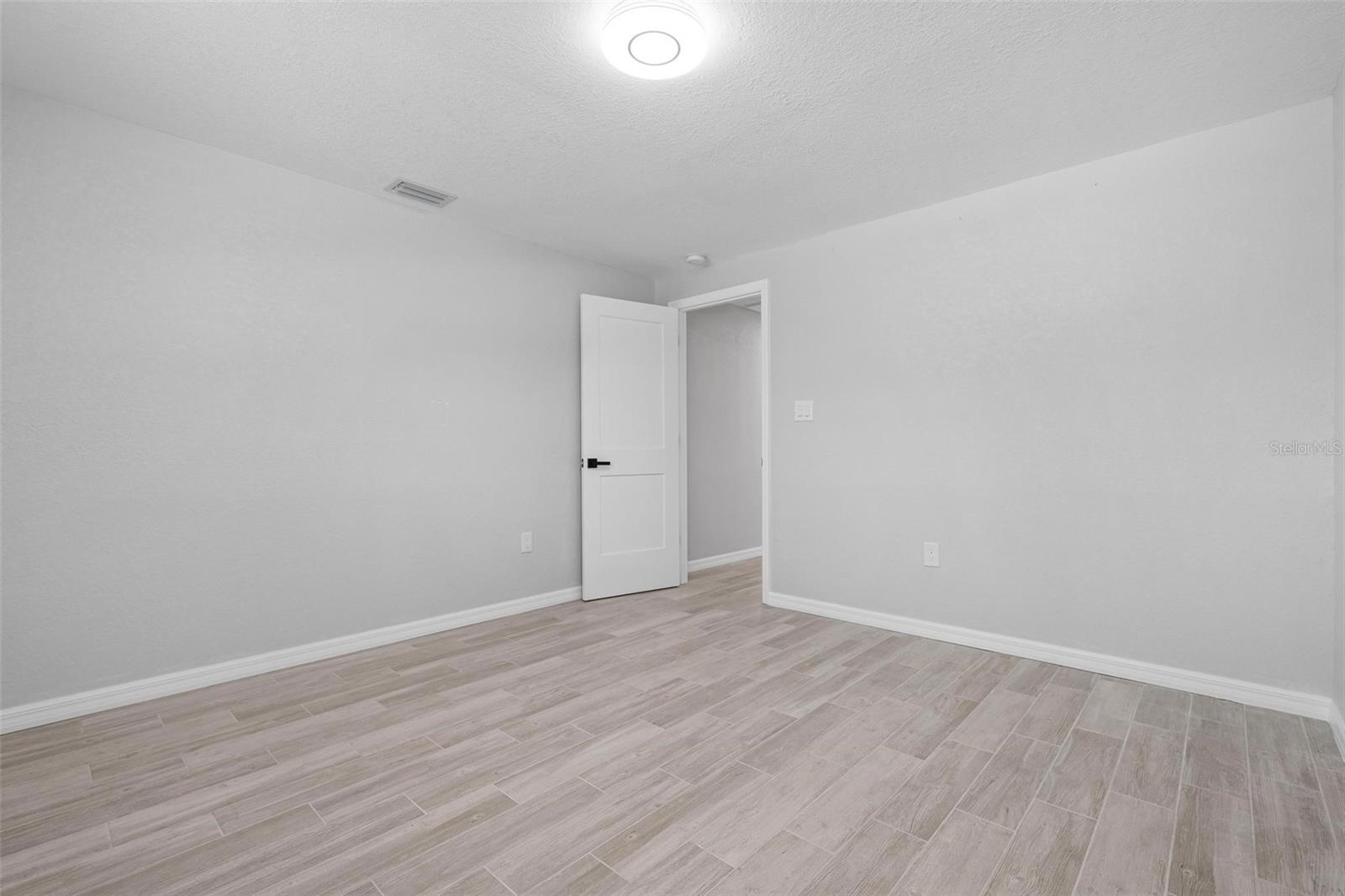 Listing Image #28