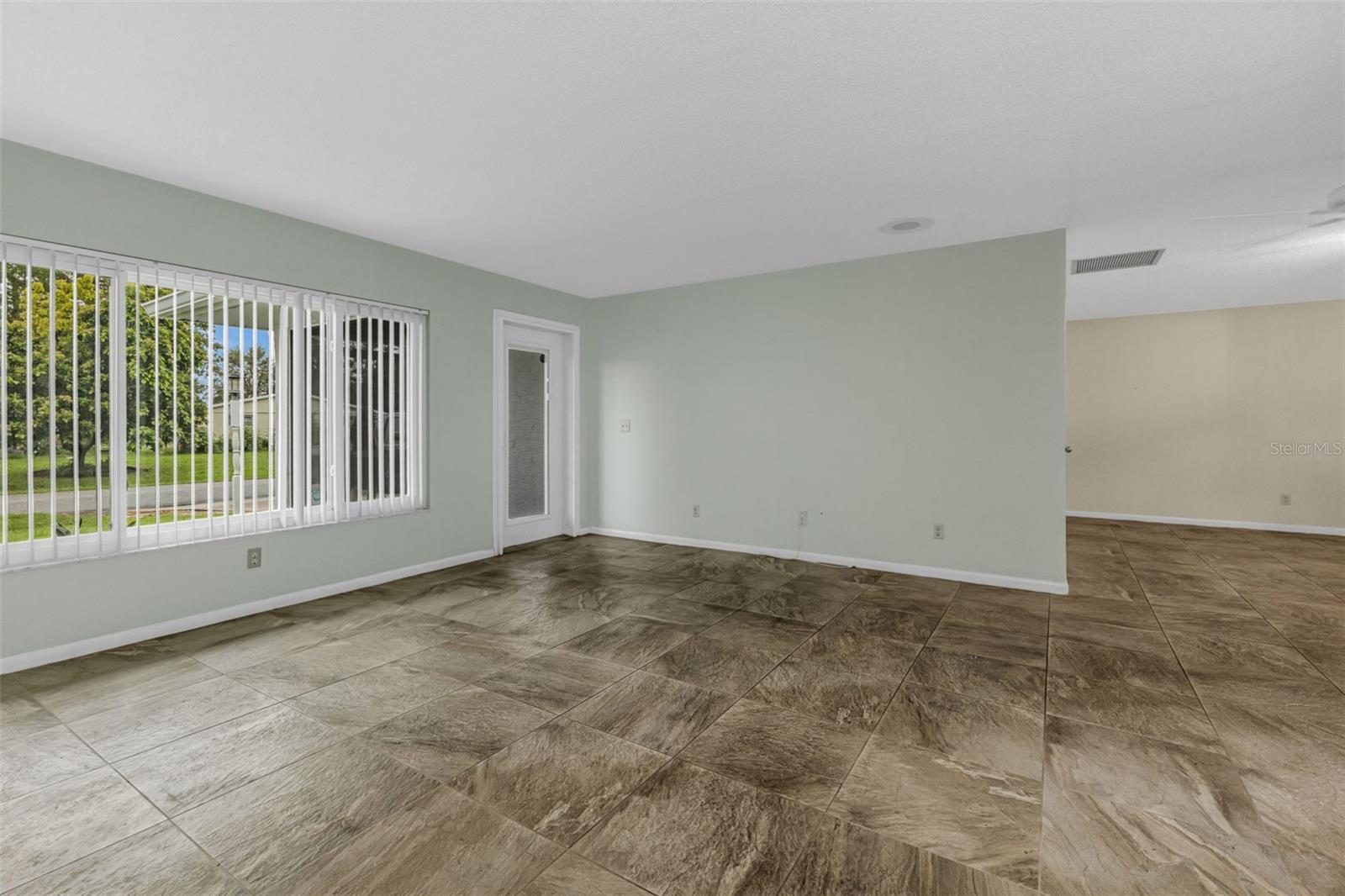 Listing Image #12