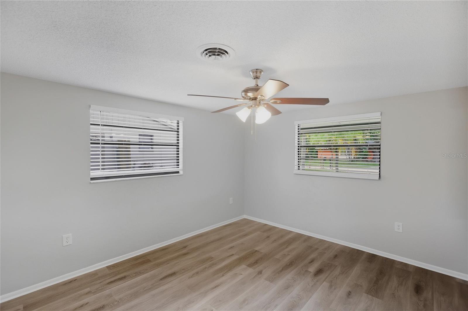 Listing Image #12