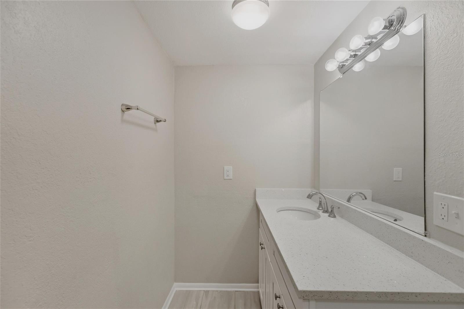Listing Image #15