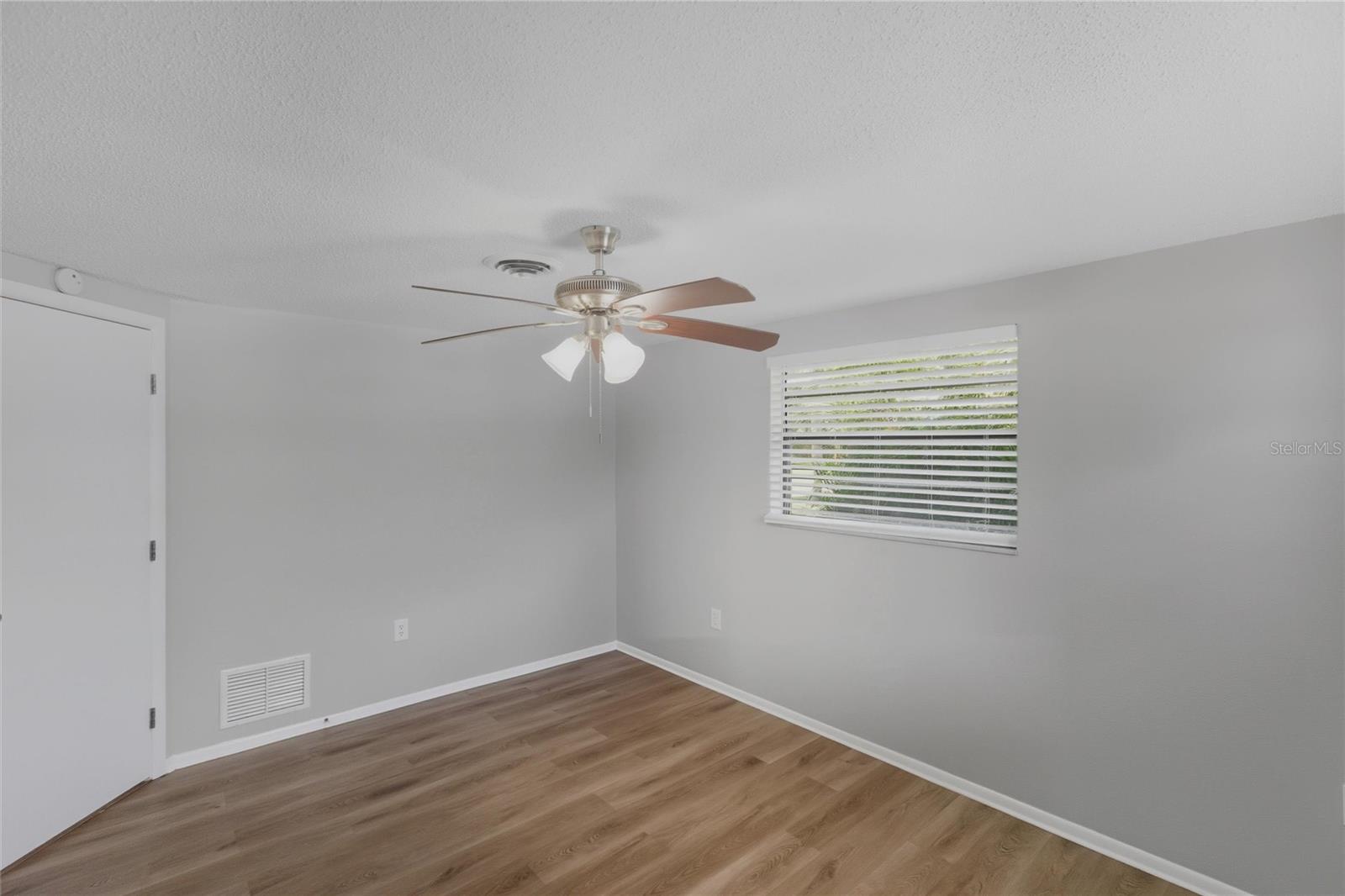 Listing Image #19