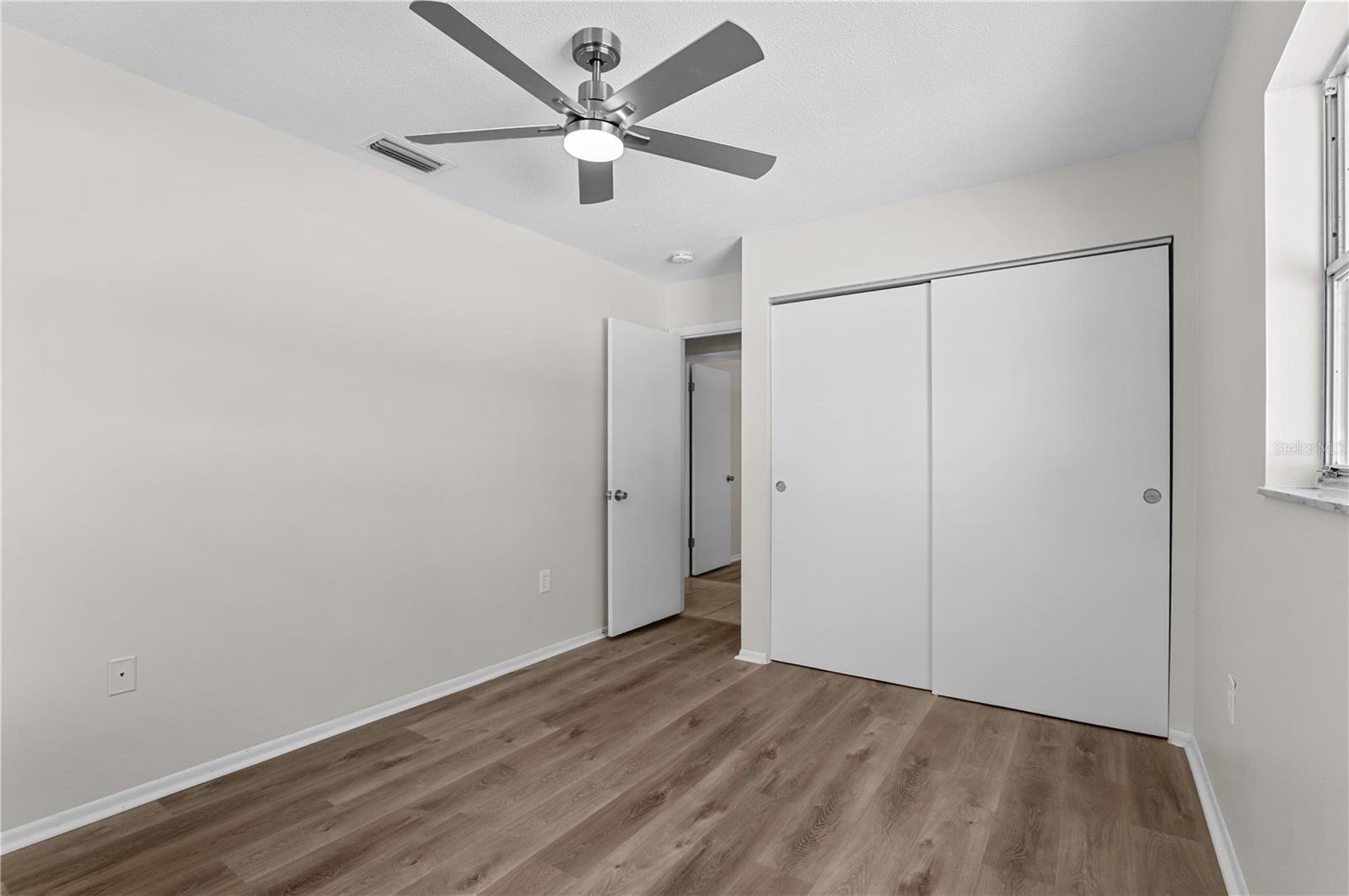 Listing Image #10