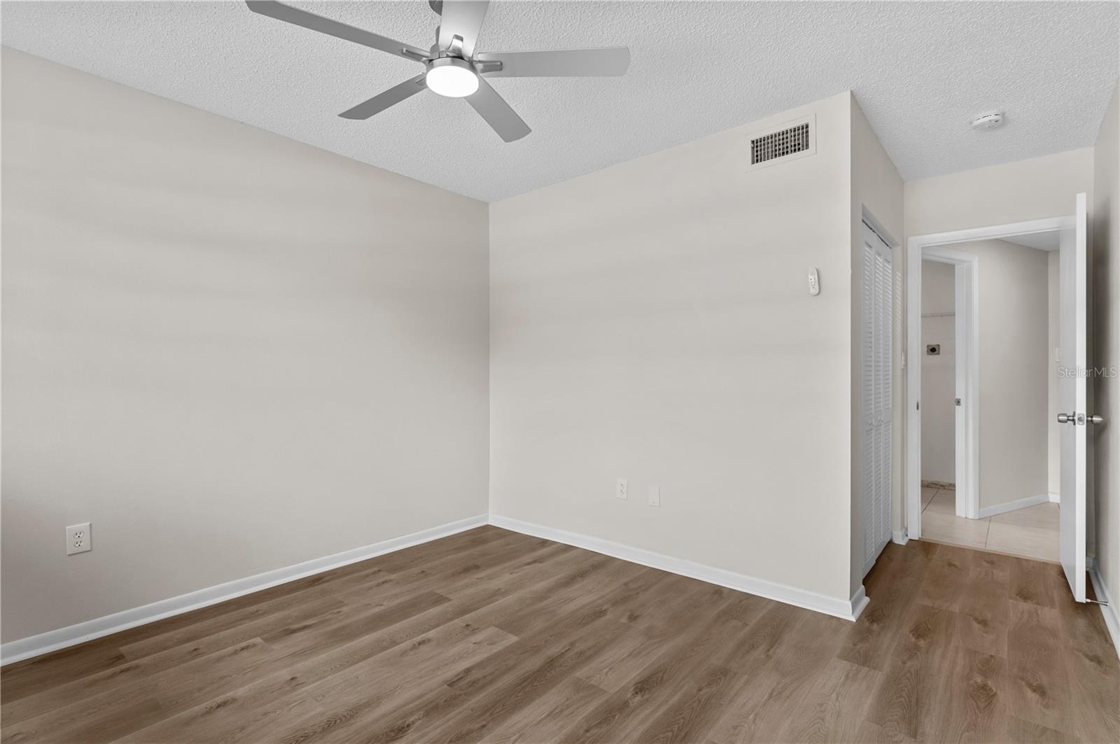 Listing Image #23
