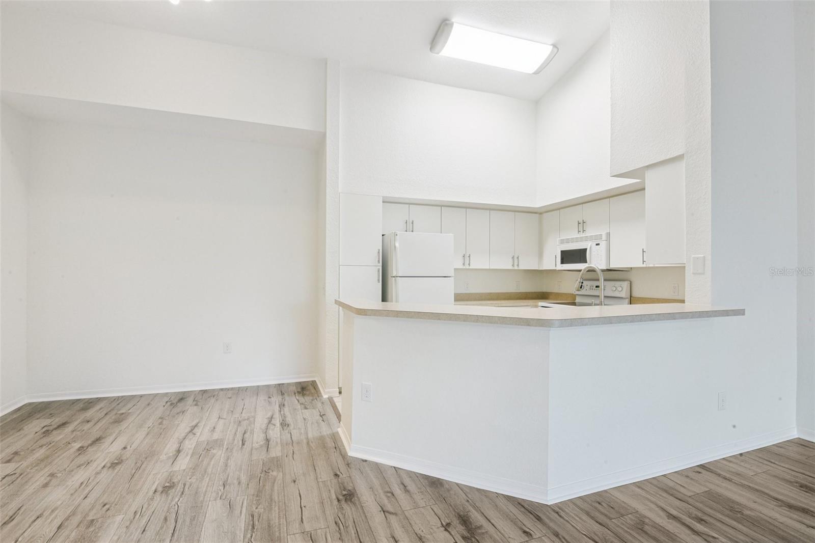 Listing Image #9